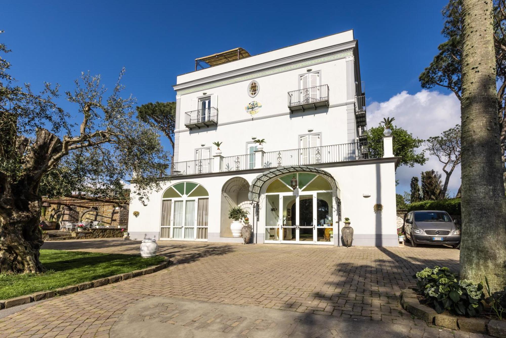 Oasi Olimpia Relais Hotel Sant'Agata sui due Golfi Exterior photo